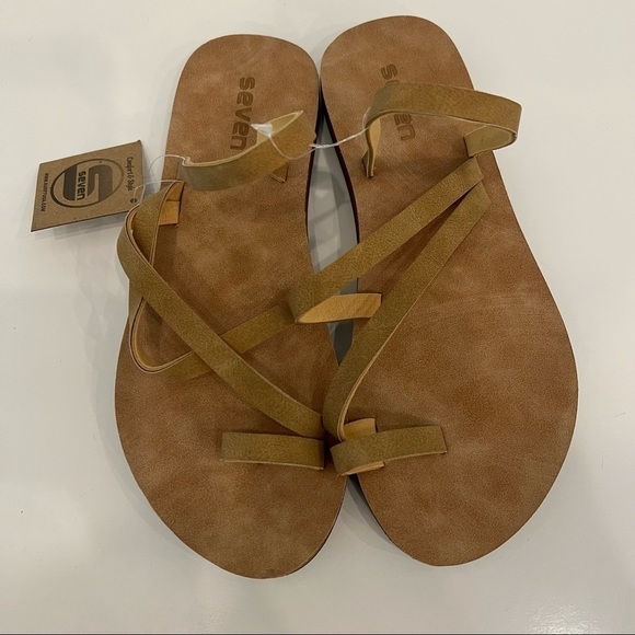 𝅺nwt Girls tan sandals - Picture 1 of 7